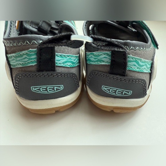 Keen Kids' Charcoal and Aqua Sandals us 4 - Picture 3 of 4